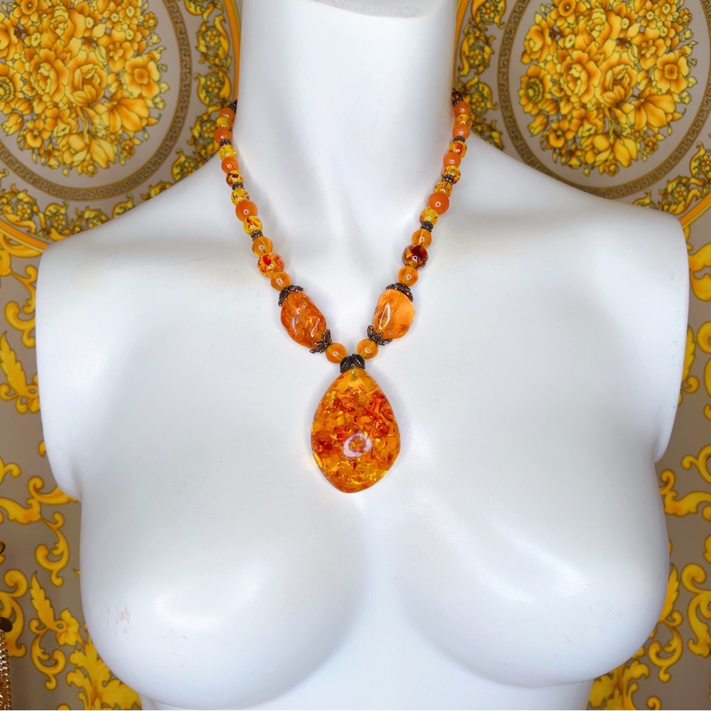 ❌ SOLD ❌ Neiman Marcus lucite amber 16” necklace 💛 - Picture 1 of 5
